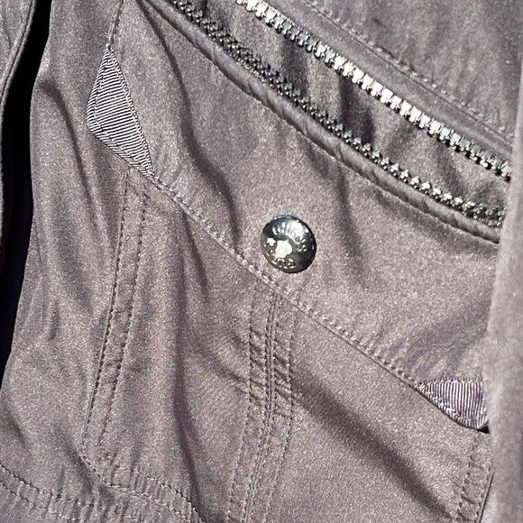 EUC Guess lightweight spring coat color worn off snaps as shown in pics Size L - Picture 4 of 11